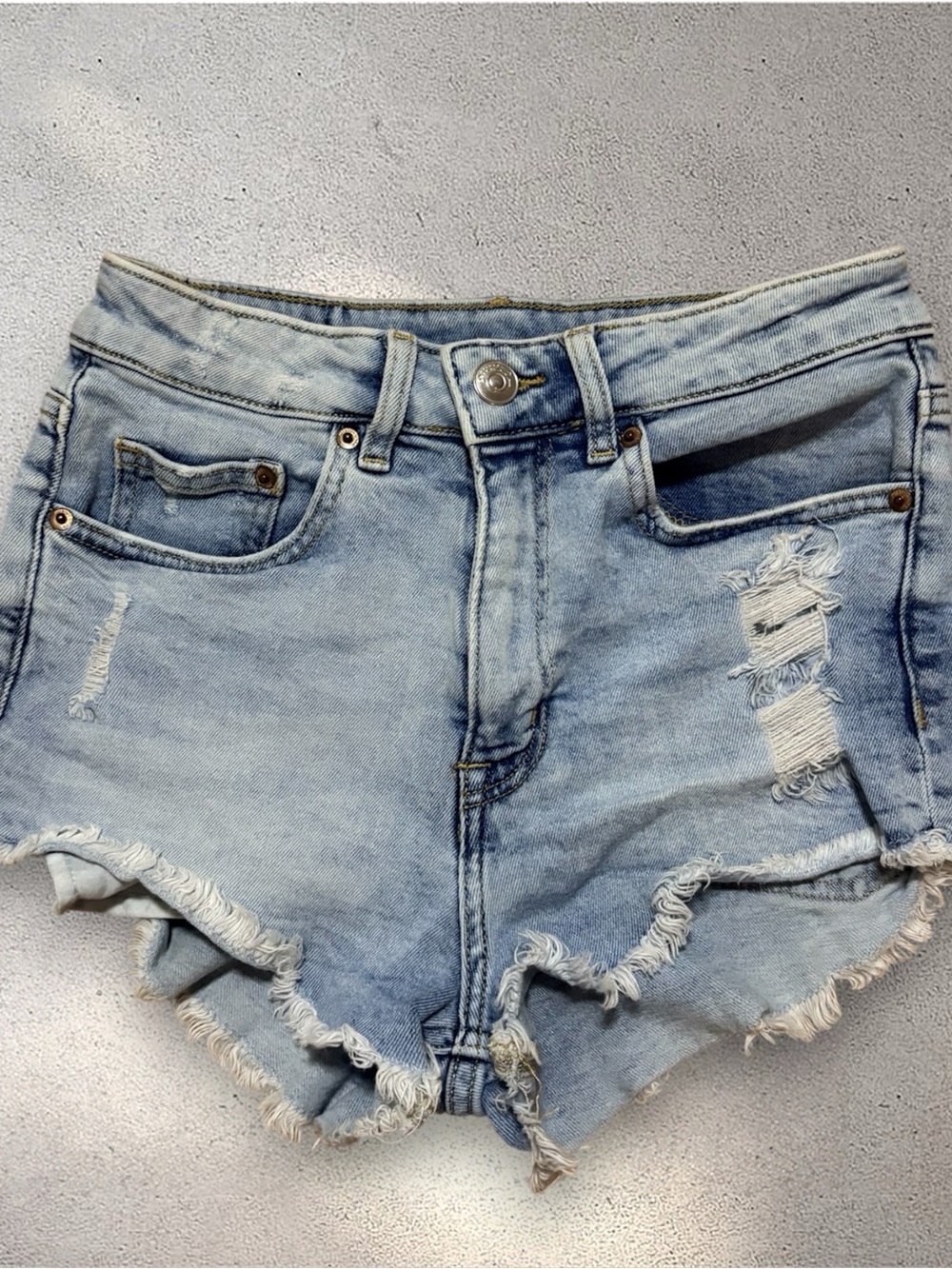 H&M Women’s Light Blue Denim Distressed Shorts Size 4